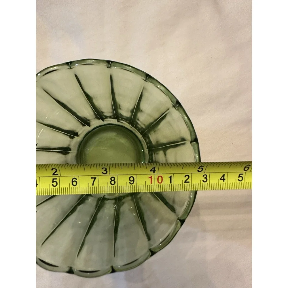 Green Ribbed Glass Vase Decorative Fluted Design Scalloped Rim 5 in Dia